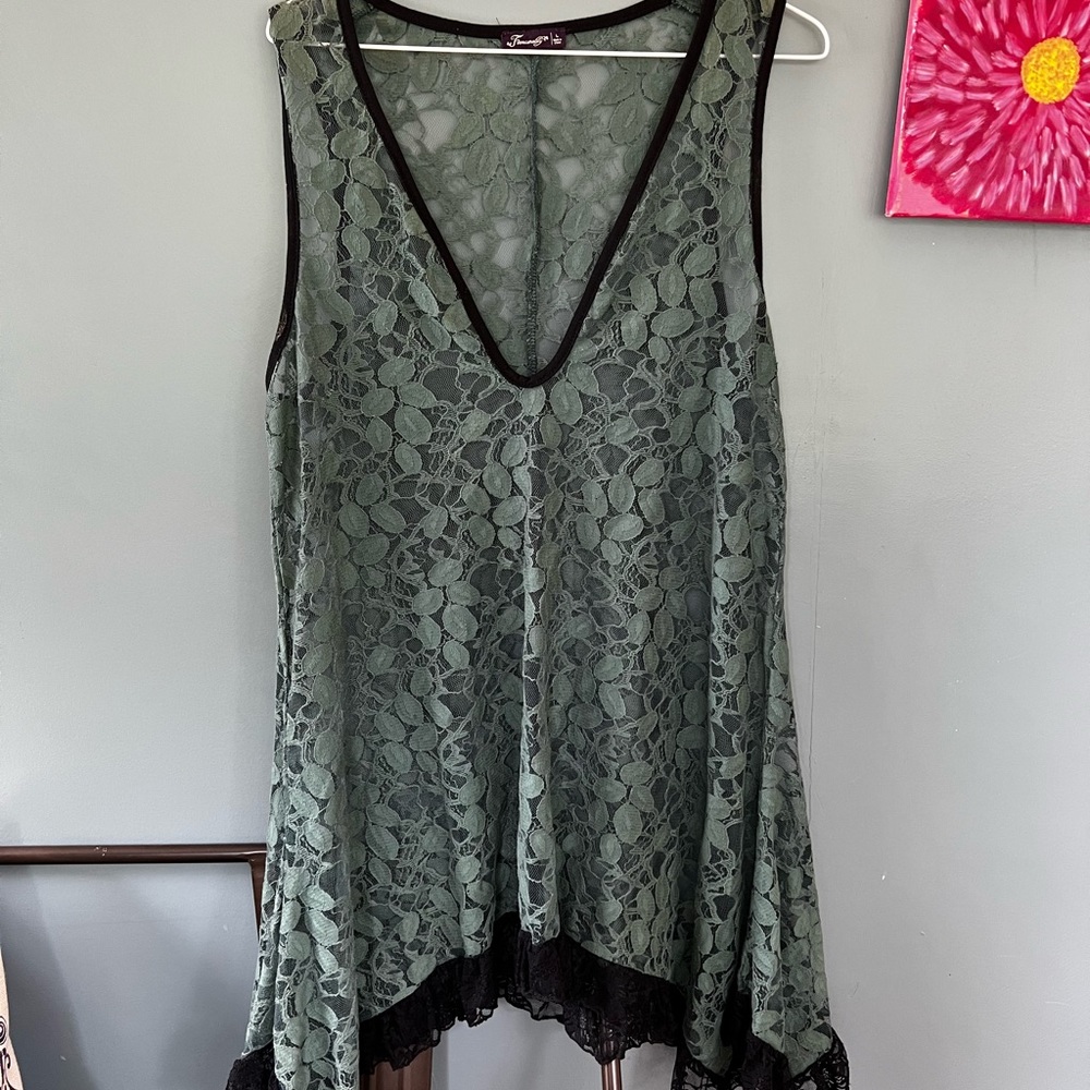 Green•Lace•Tunic•Black details•V-necked•ruffles 💐Large•Firmianalily